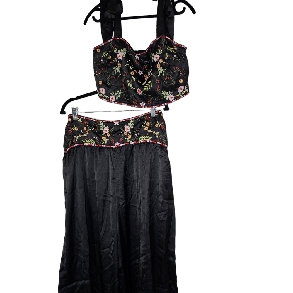 Free People Ensemble Petra Black Satin Pant Crop Top Set Embroidered Size 8 - Picture 7 of 13